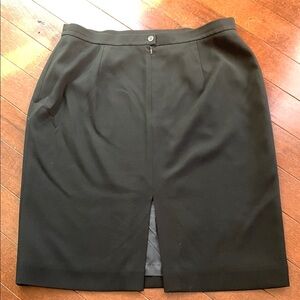 Jones New York Black Knee-Length Pencil Skirt